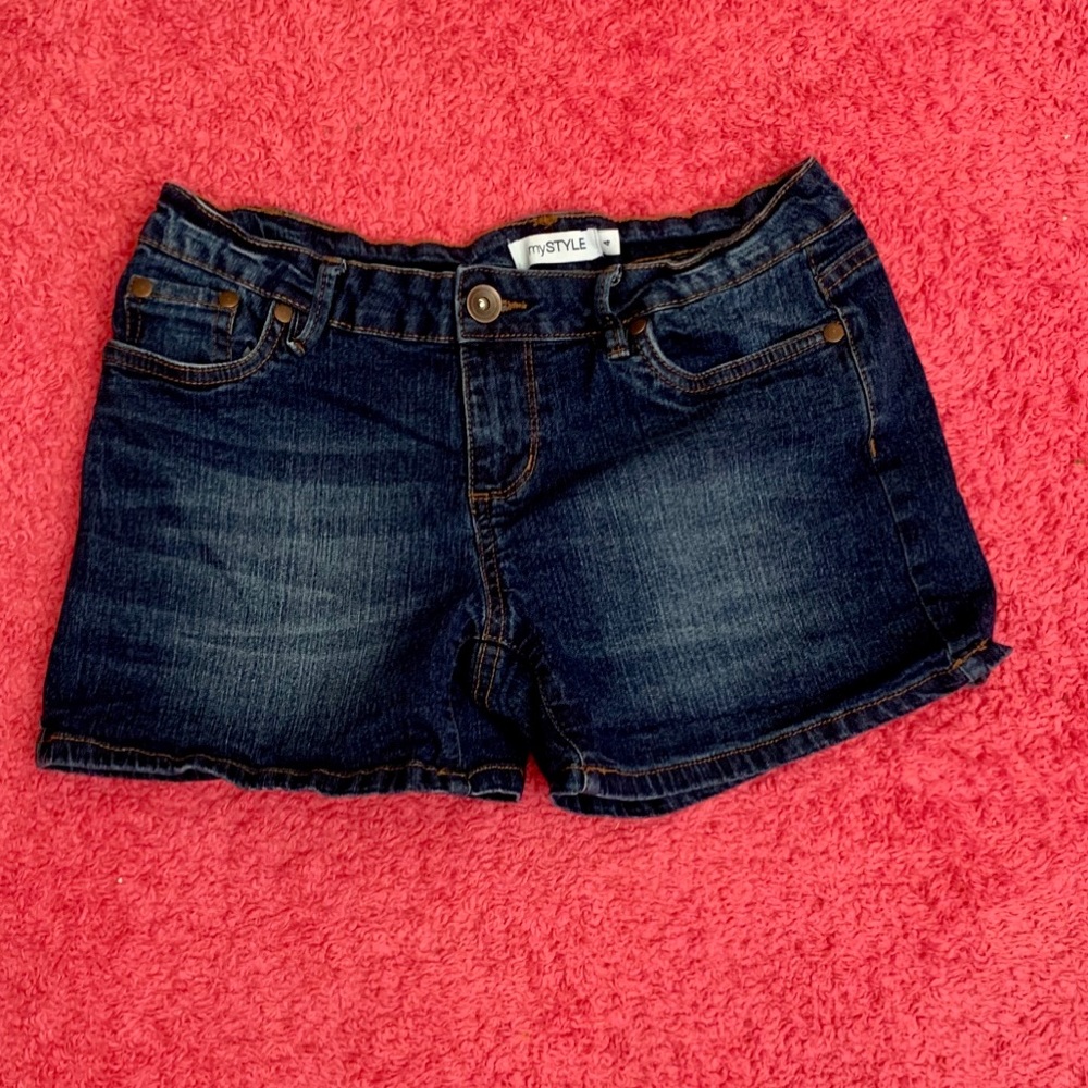 3/$7 My style jean shorts